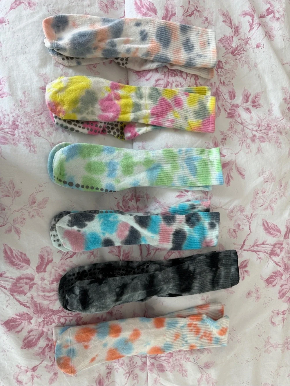 Tie-Dye Women’s Grip Socks - Multicolor Non-Branded Set